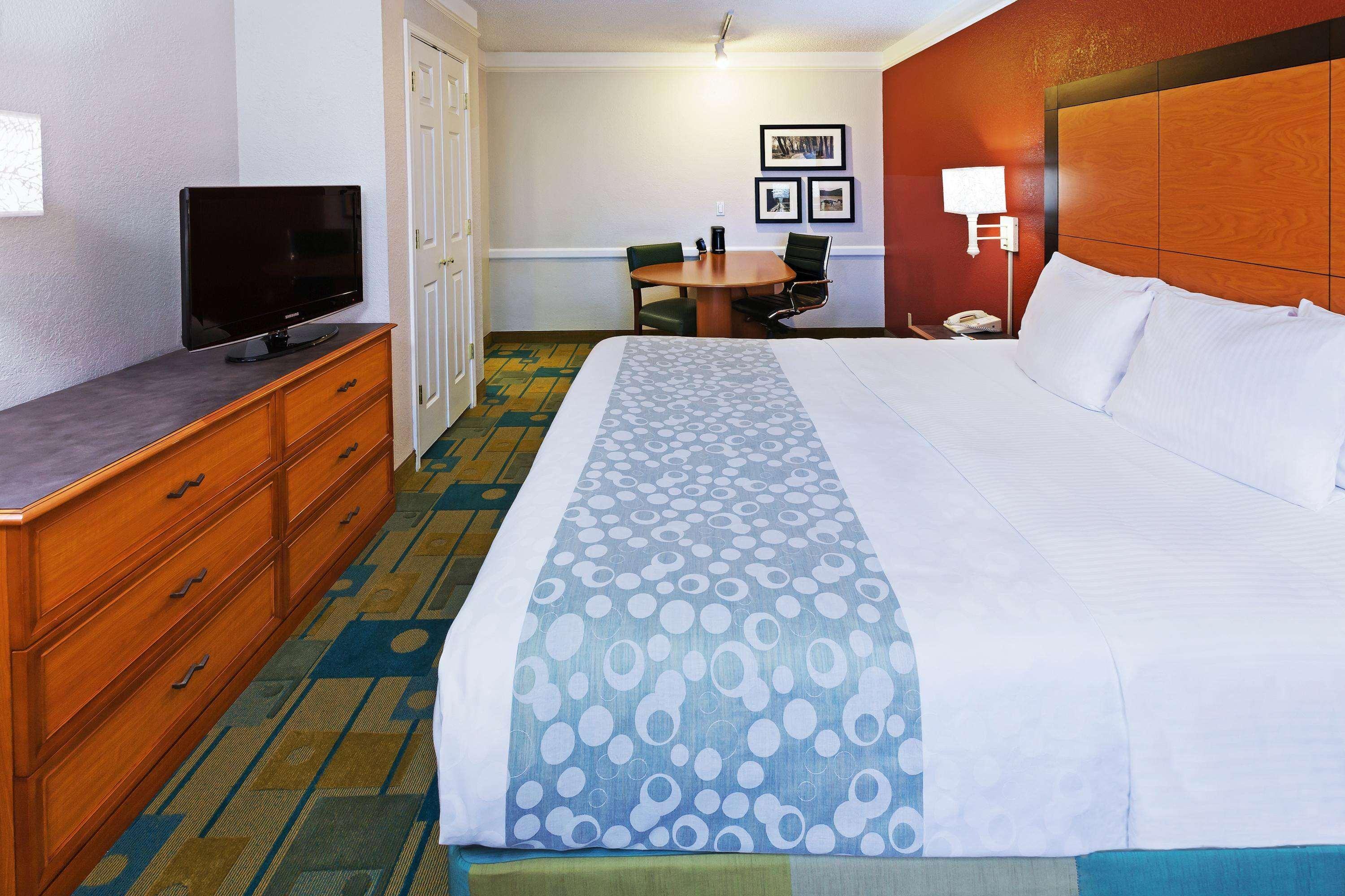 La Quinta Inn By Wyndham Виктория Екстериор снимка