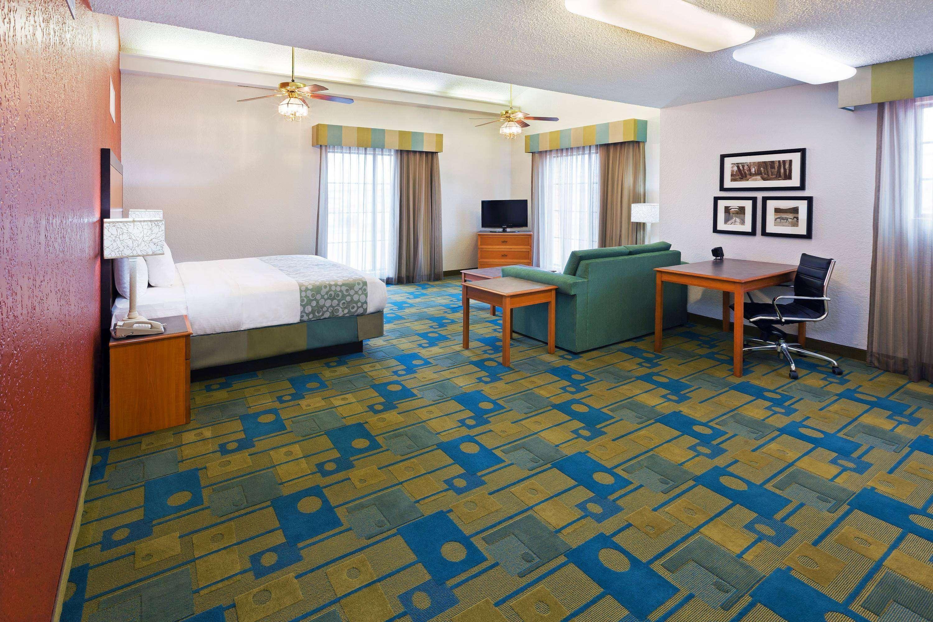 La Quinta Inn By Wyndham Виктория Екстериор снимка