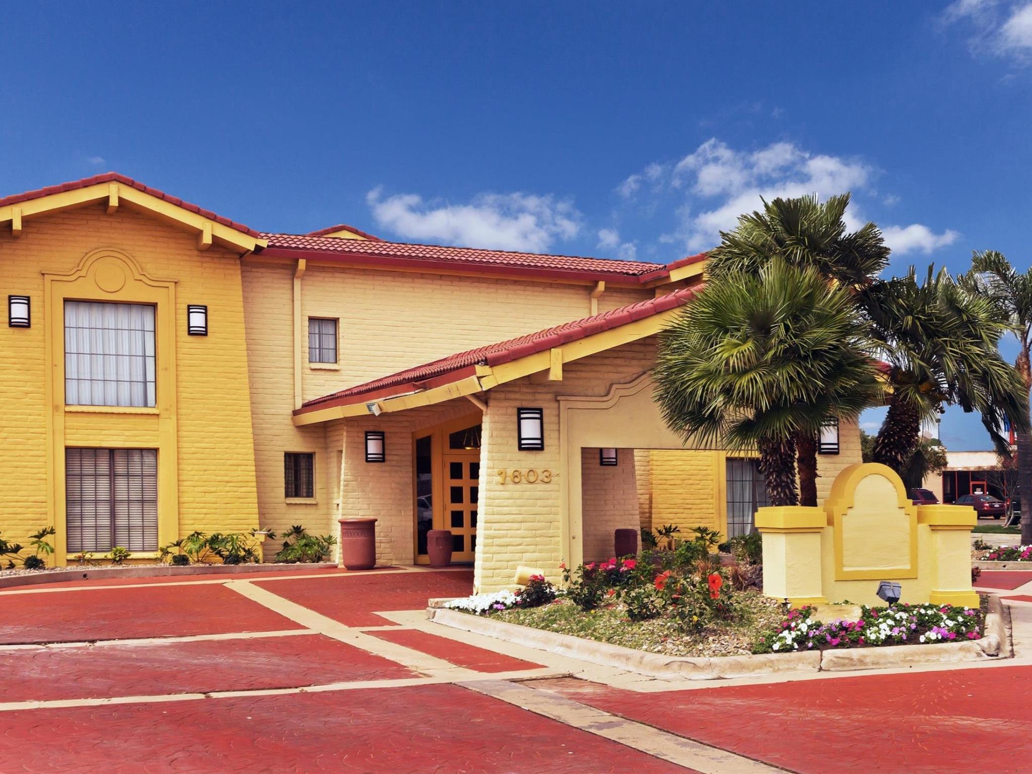 La Quinta Inn By Wyndham Виктория Екстериор снимка