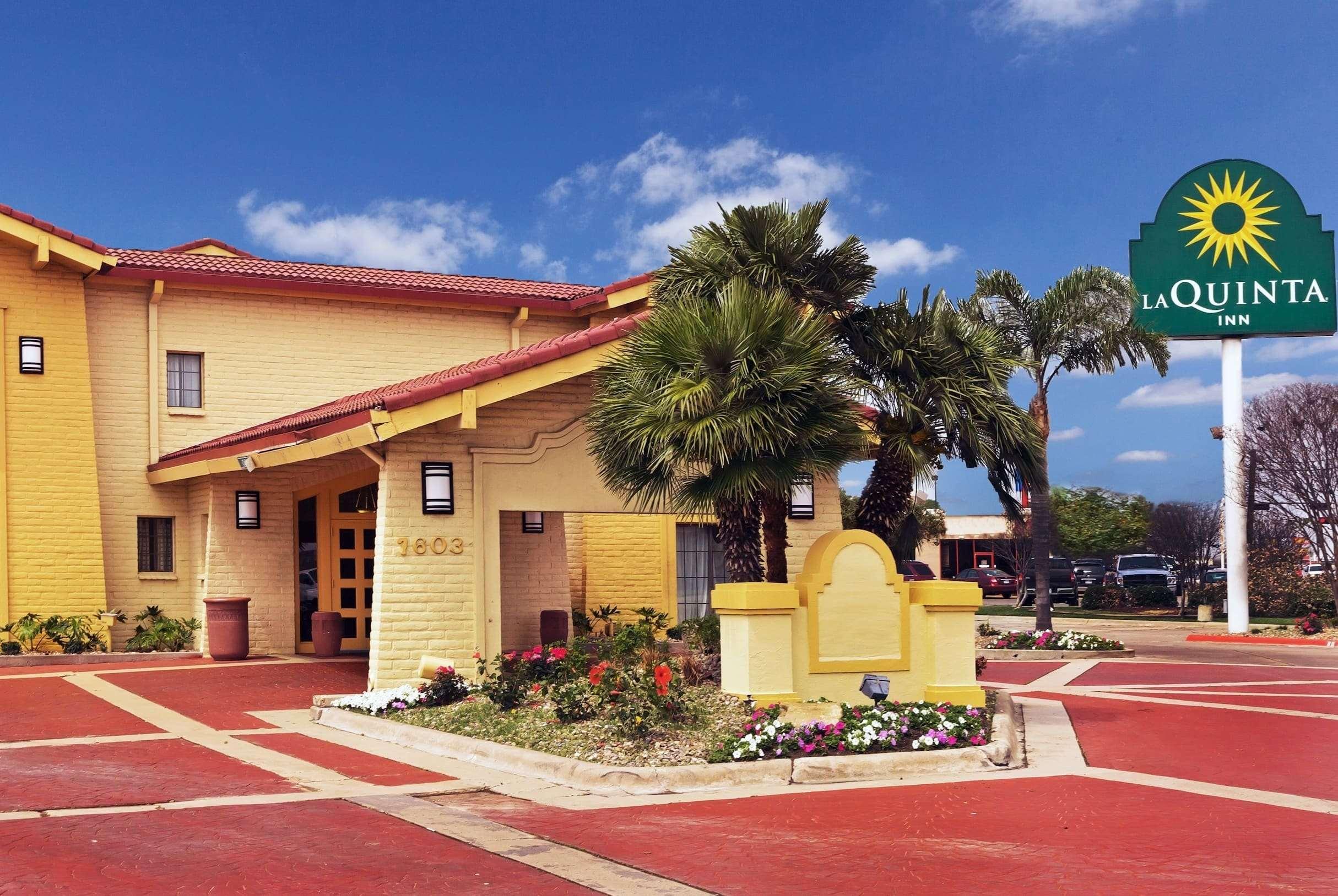 La Quinta Inn By Wyndham Виктория Екстериор снимка