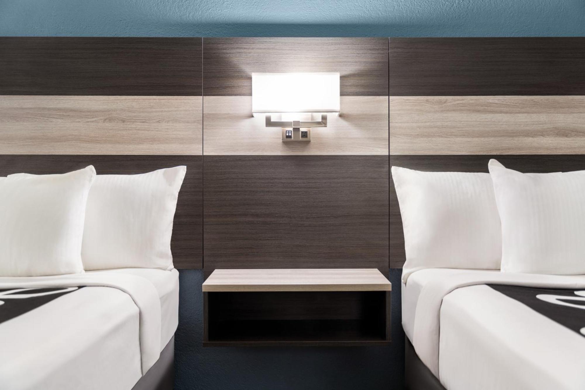 La Quinta Inn By Wyndham Виктория Екстериор снимка