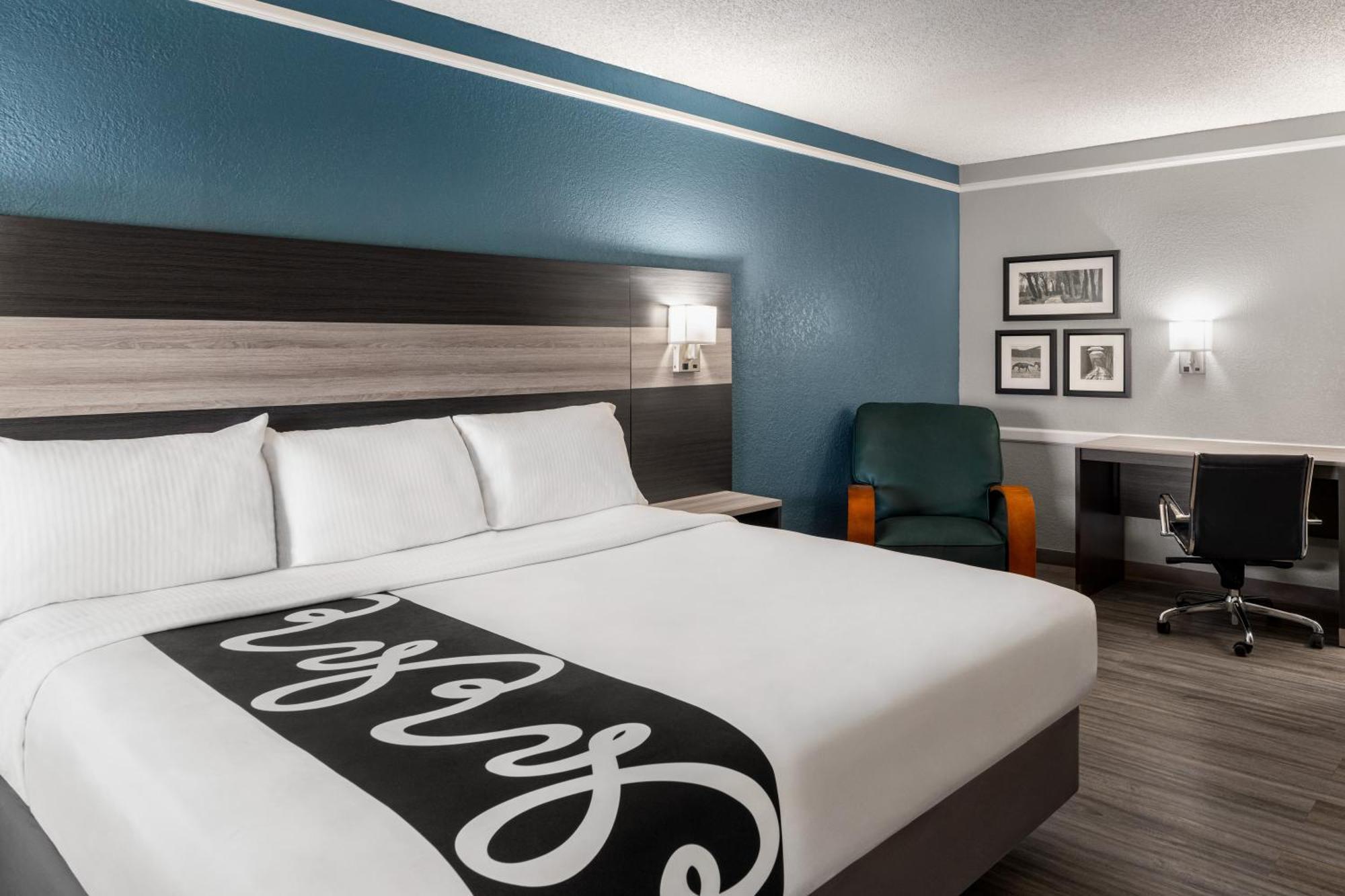 La Quinta Inn By Wyndham Виктория Екстериор снимка