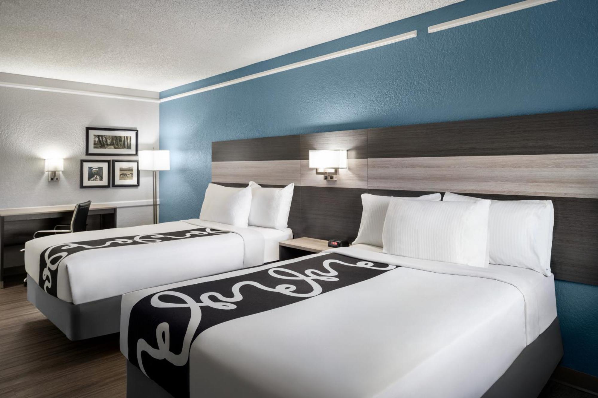 La Quinta Inn By Wyndham Виктория Екстериор снимка