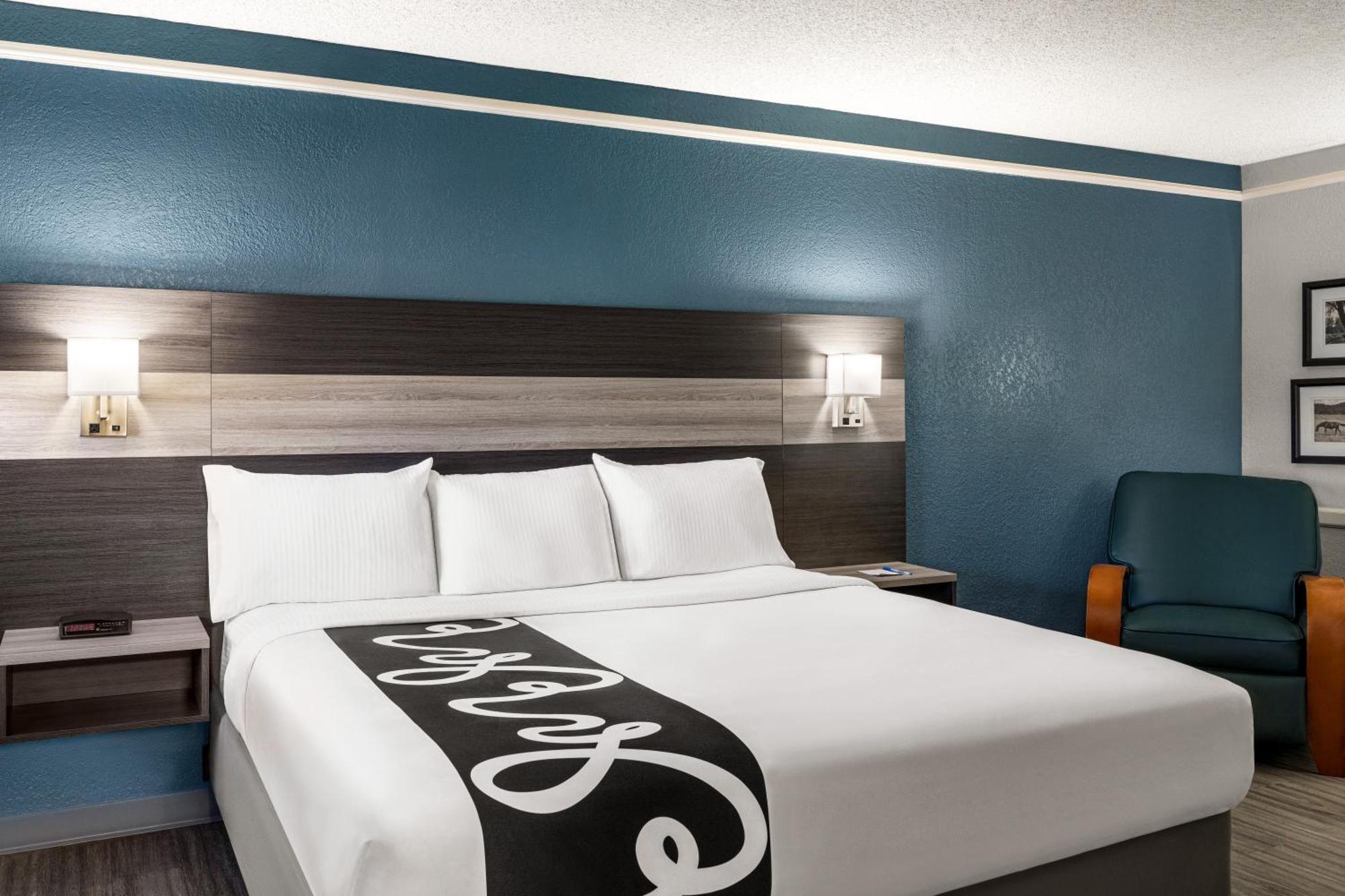 La Quinta Inn By Wyndham Виктория Екстериор снимка