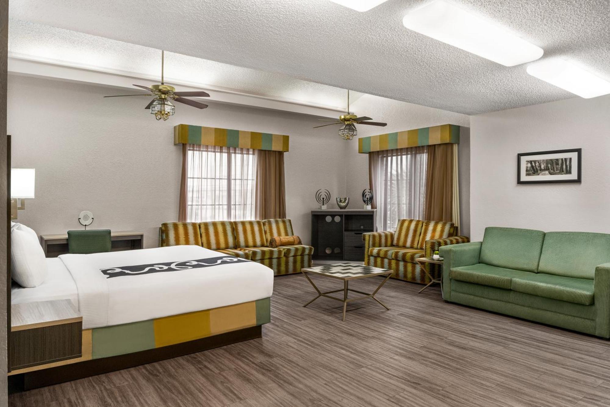 La Quinta Inn By Wyndham Виктория Екстериор снимка