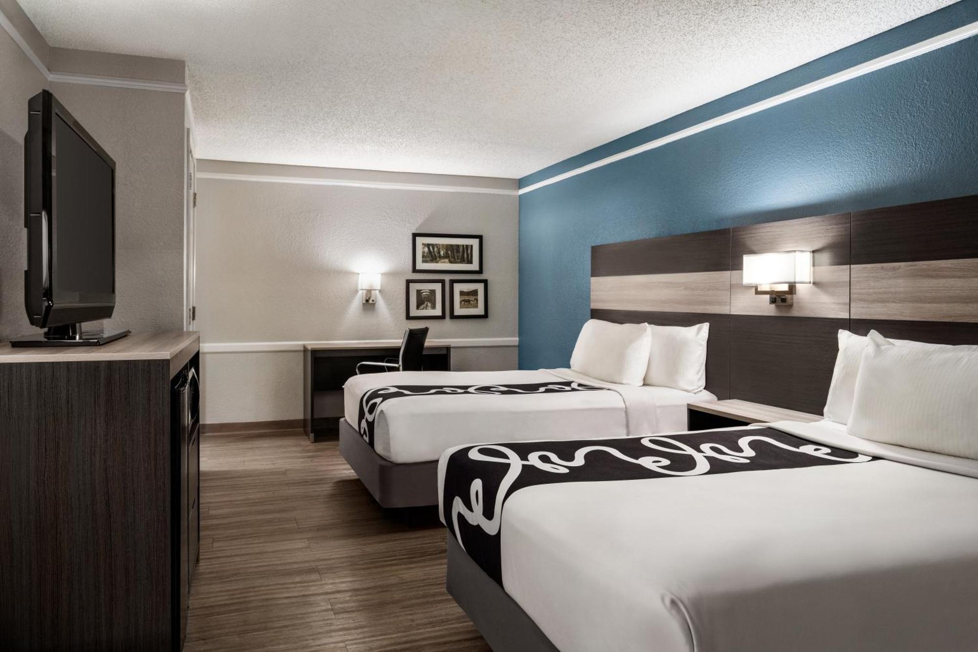 La Quinta Inn By Wyndham Виктория Екстериор снимка