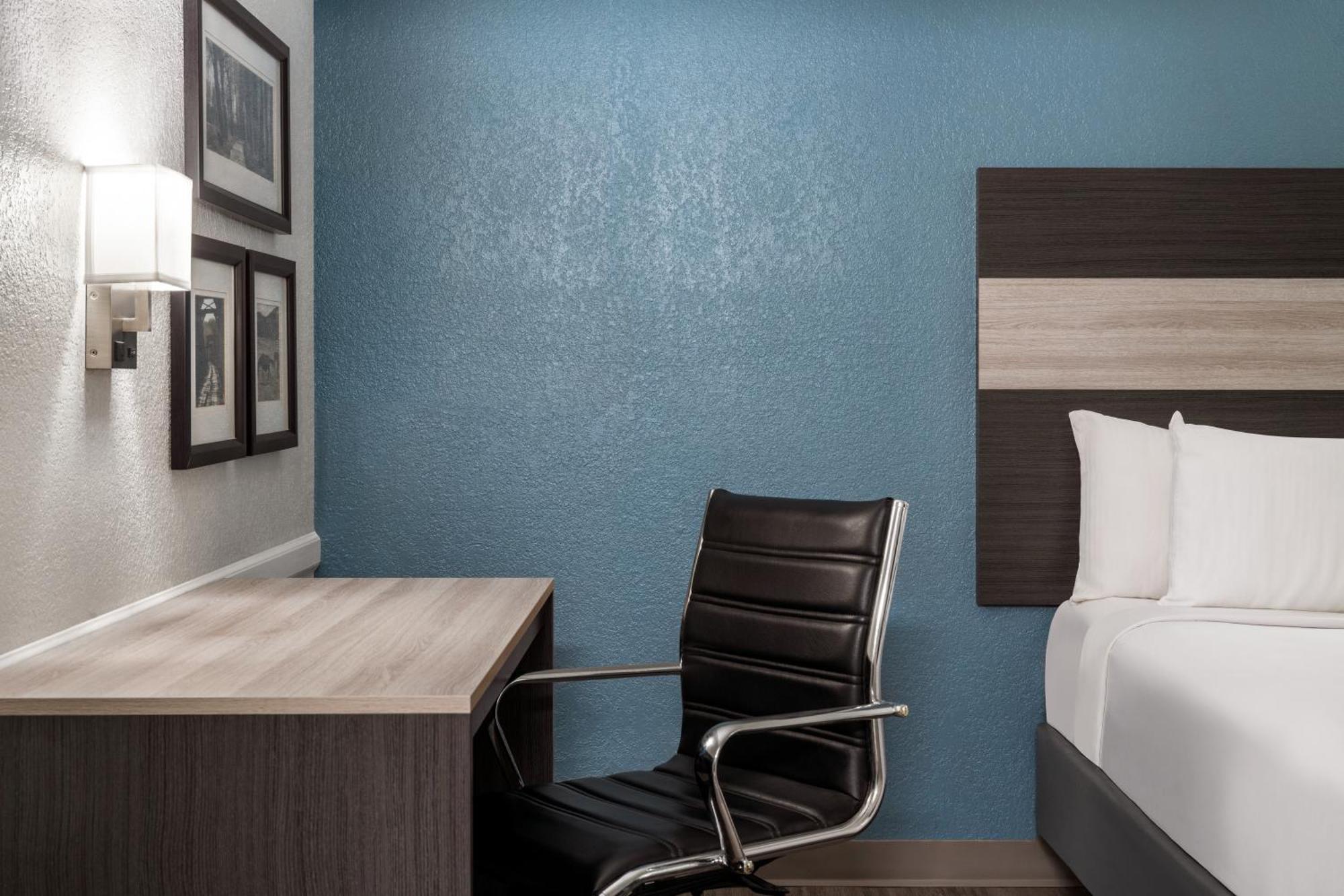 La Quinta Inn By Wyndham Виктория Екстериор снимка