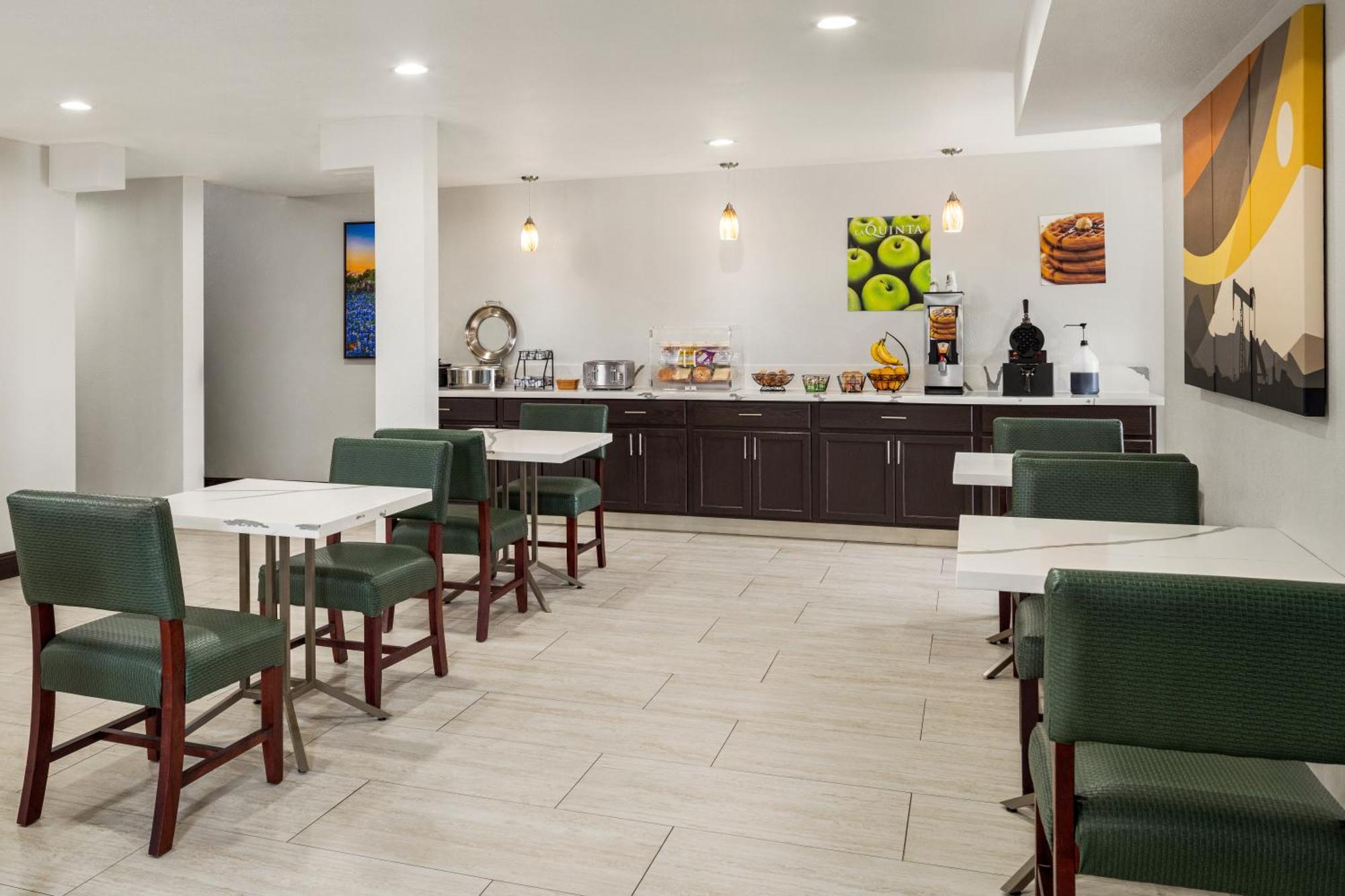 La Quinta Inn By Wyndham Виктория Екстериор снимка