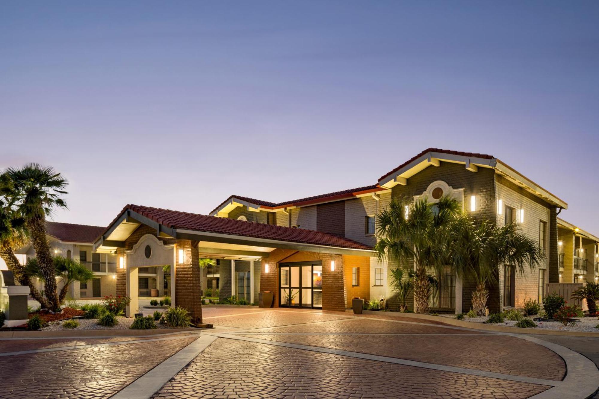 La Quinta Inn By Wyndham Виктория Екстериор снимка